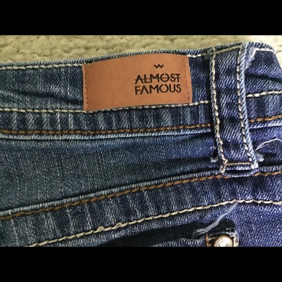 Almost Famous lace-trim denim shorts - Picture 7 of 7